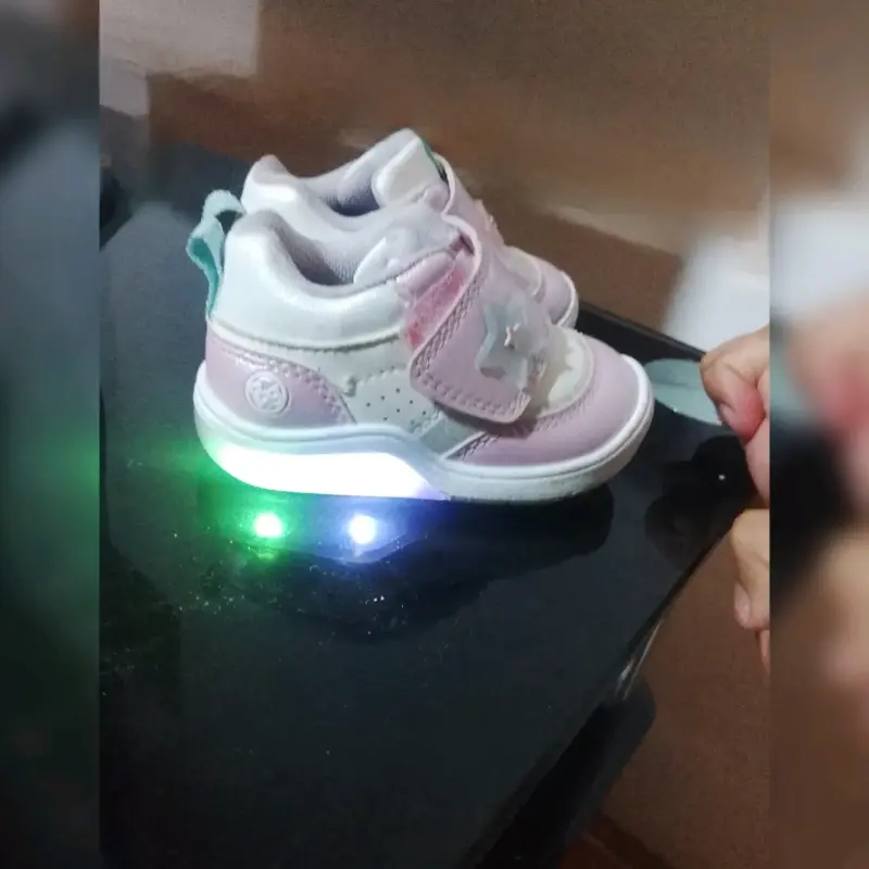 Zapatillas para bebé rosadas con estrellas - 2