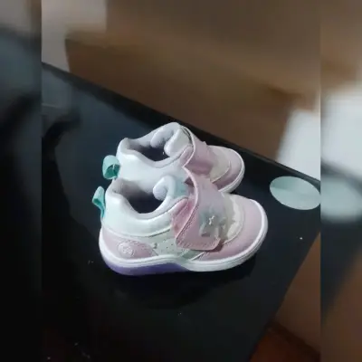 Zapatillas para bebé rosadas con estrellas - miniatura 3