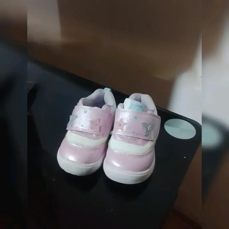 Zapatillas para bebé rosadas con estrellas - 4