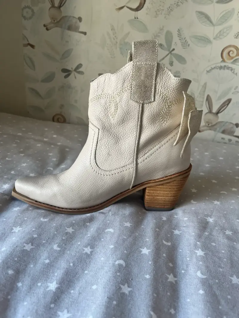 Botines de cuero beige con tacón de madera - 3