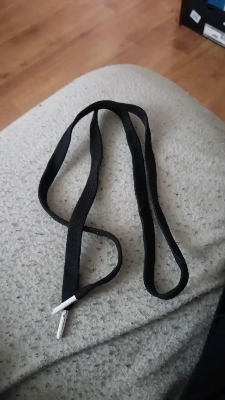 Cordón elástico negro para polerón