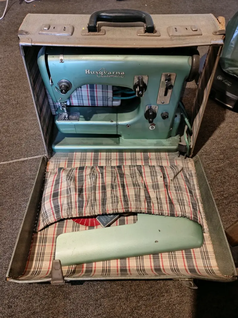 Máquina de coser Husqvarna Automática vintage - 1
