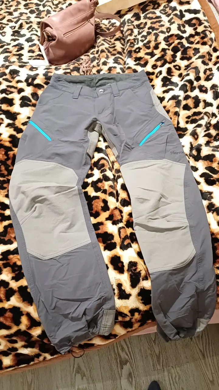 Pantalones de senderismo gris con bolsillo azul - 4