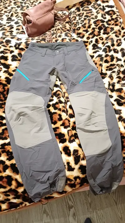 Pantalones de senderismo gris con bolsillo azul - miniatura 4