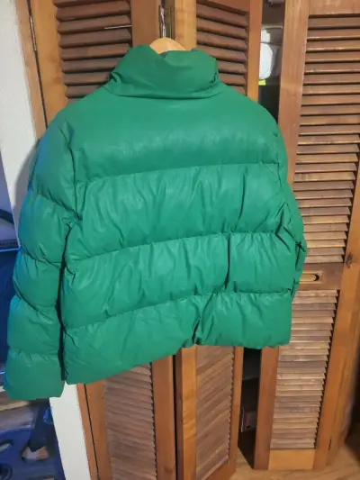 Chaqueta acolchada verde para invierno - miniatura 2