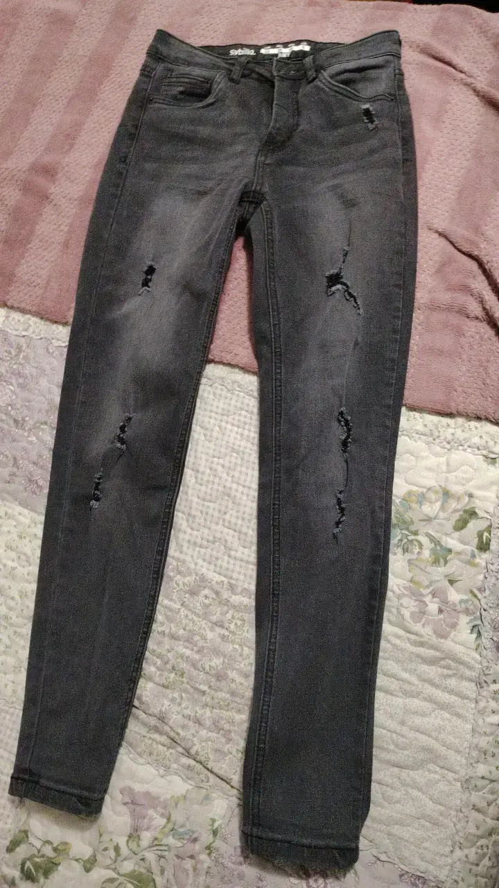 Jeans negros desgastados para mujer
