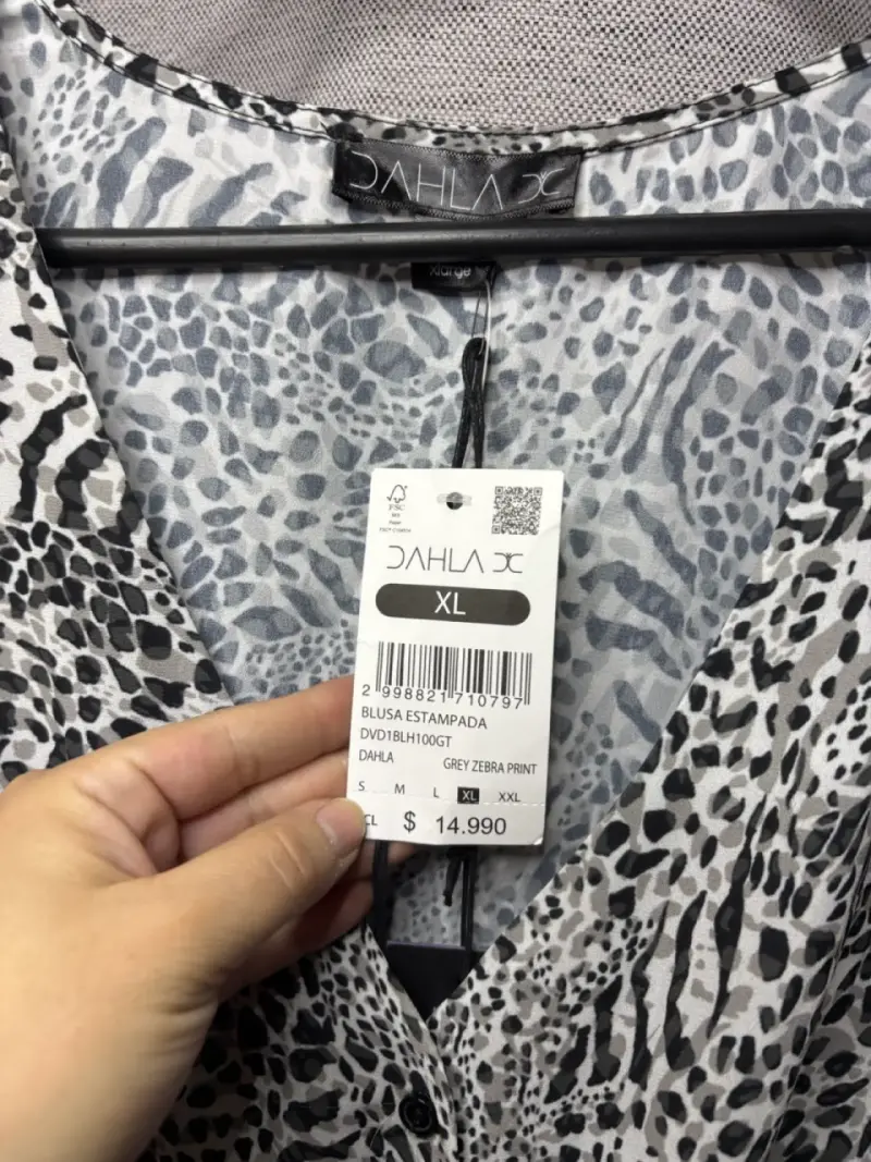 Blusa estampada gris con diseño de cebra talla XL - 1