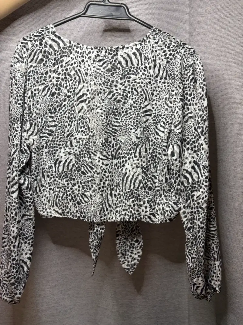 Blusa estampada gris con diseño de cebra talla XL - 3