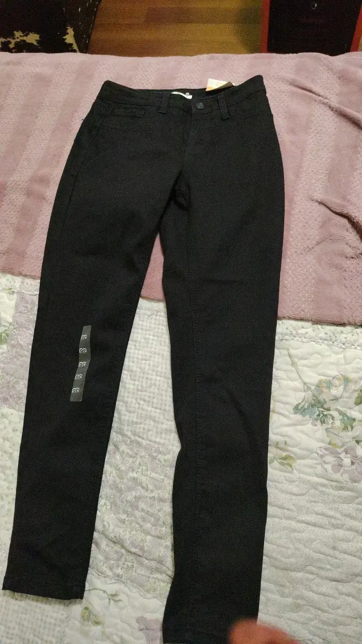 Pantalones de mezclilla negros para mujer