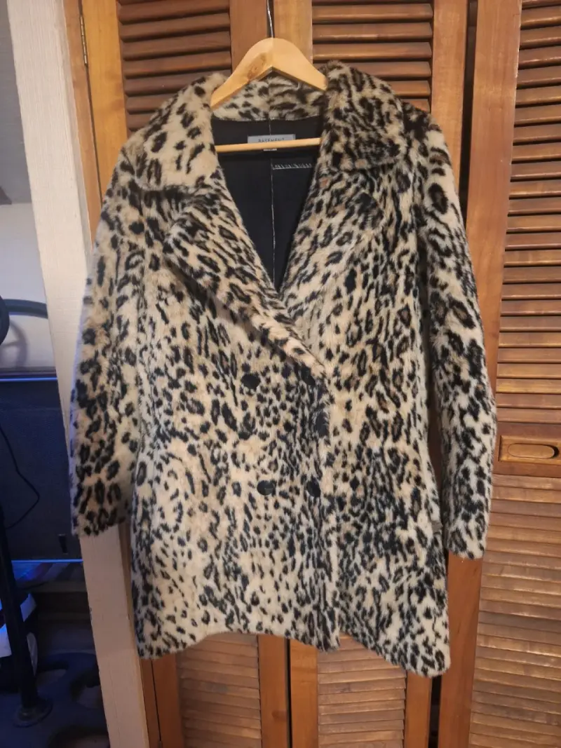 Abrigo de piel sintética estampado animal print - 1