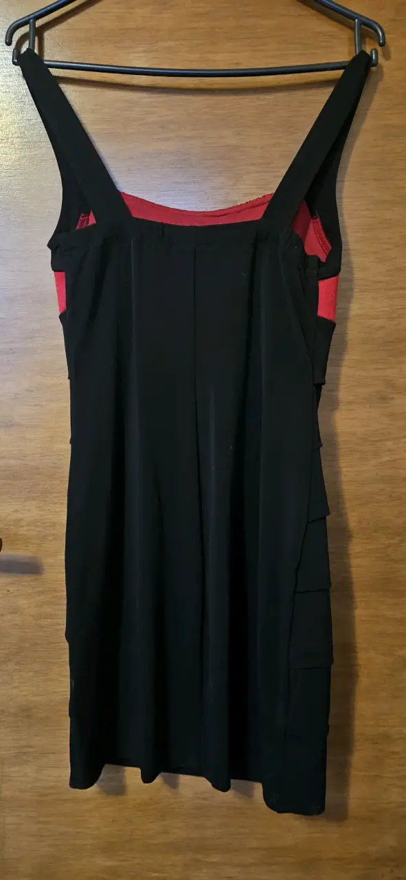 Vestido corto elegante rojo y negro - 2