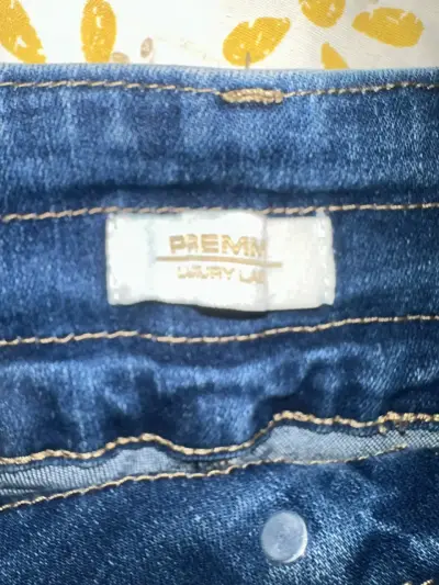 Jeans azul para mujer con botones decorativos - miniatura 3