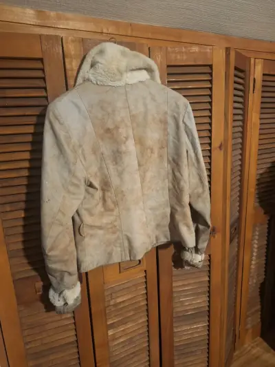 Chaqueta de cuero con cuello de oiel para mujer - miniatura 2