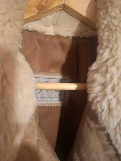 Chaqueta de cuero con cuello de oiel para mujer - miniatura 3