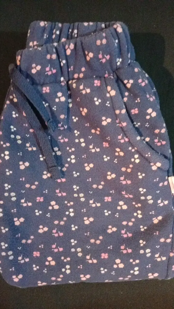 Pantalones de niña con estampado floral - 3