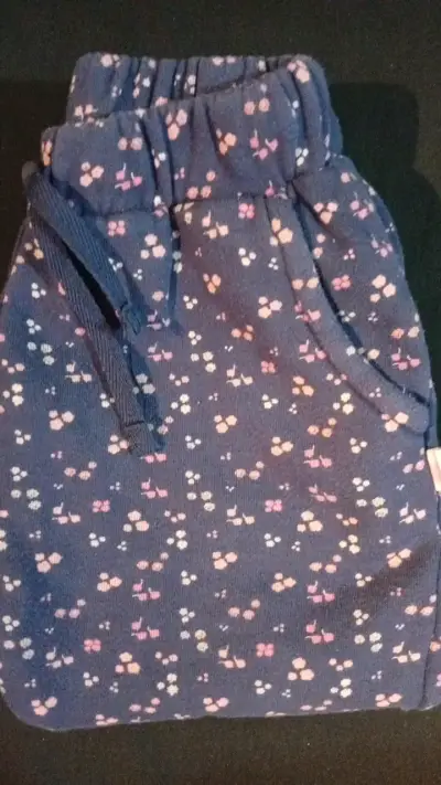 Pantalones de niña con estampado floral - miniatura 3