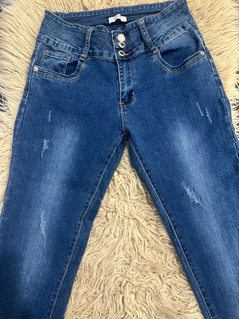 Jeans azul para mujer con botones decorativos - 5