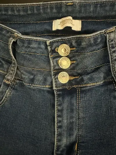 Jeans azul para mujer con botones decorativos - miniatura 6