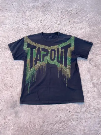 Polera negra Tapout con diseño gráfico - miniatura 1