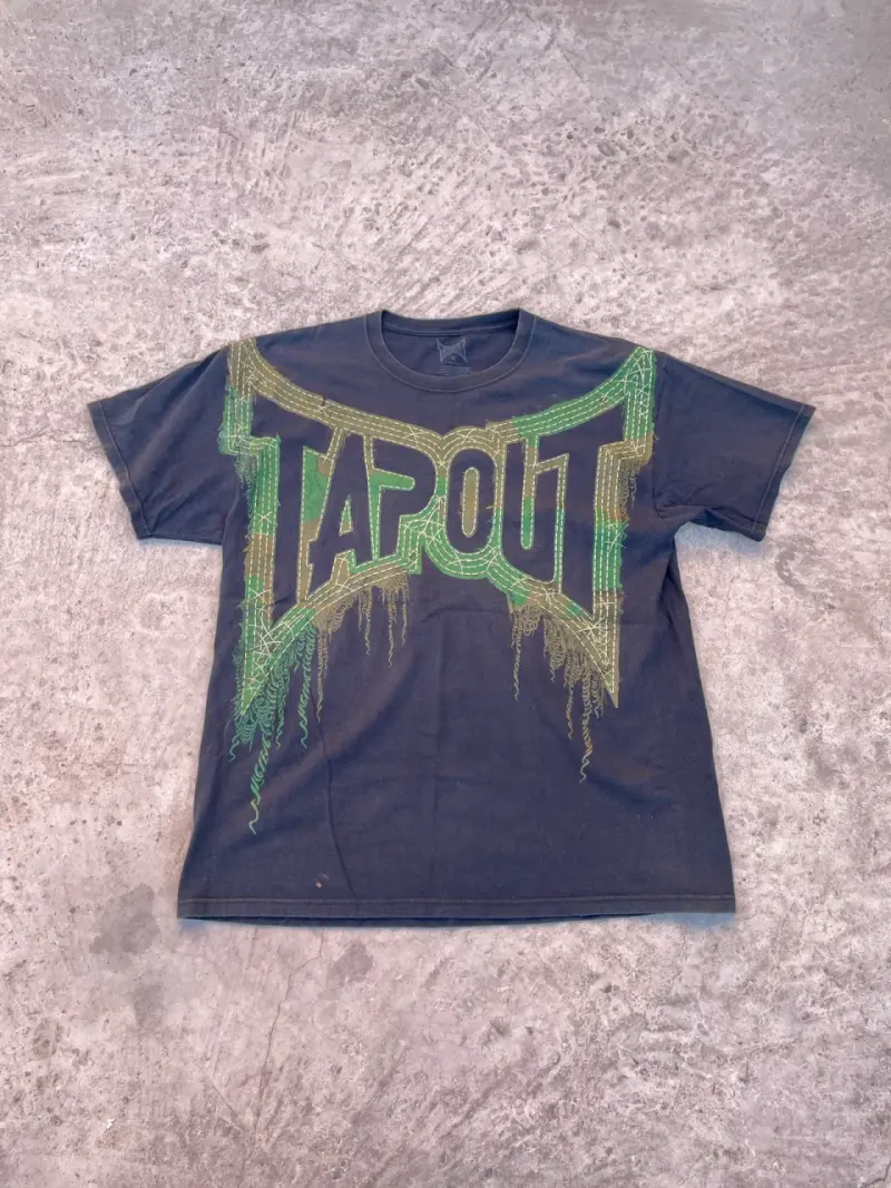 Polera negra Tapout con diseño gráfico - 2