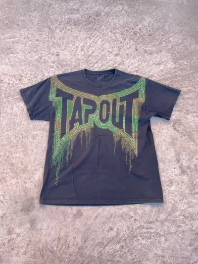 Polera negra Tapout con diseño gráfico - miniatura 2