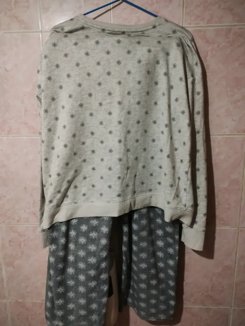 Pijama de invierno gris con estampado - 1