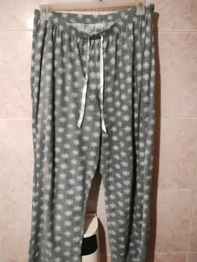Pijama de invierno gris con estampado - miniatura 3