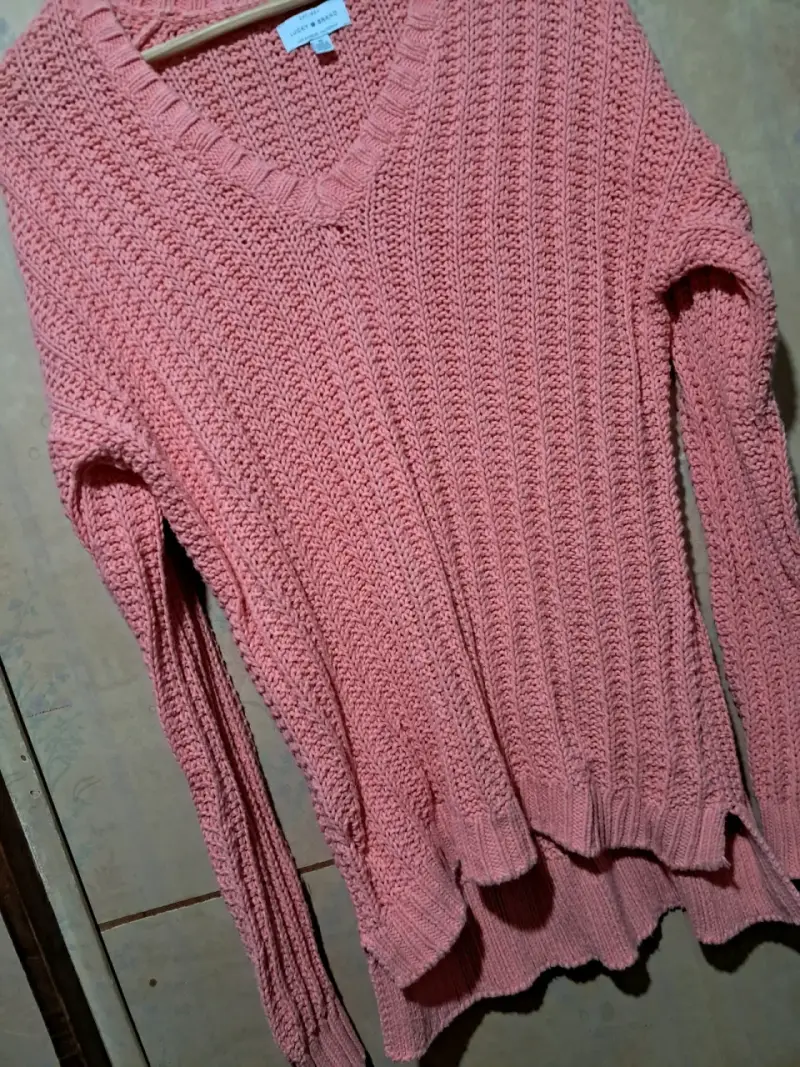 Suéter tejido rosado con diseño floral - 3