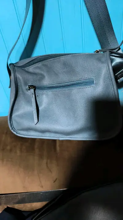 Bolso bandolera azul con cierre frontal - miniatura 4