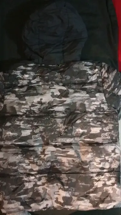 Chaqueta camuflada con capucha y cierre azul - miniatura 3