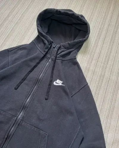 Polerón con capucha Nike negro unisex - miniatura 2