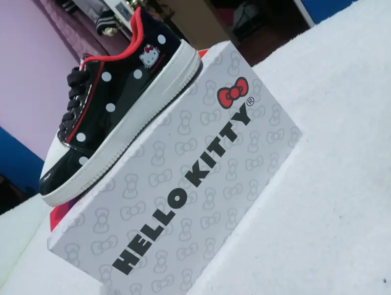 Zapatillas Hello Kitty , ropita - 2