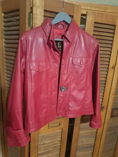 Chaqueta de ecocuero roja para mujer - miniatura 1