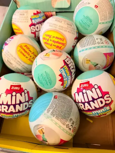 Bolas sorpresa Zuru Mini Brands colección - miniatura 1