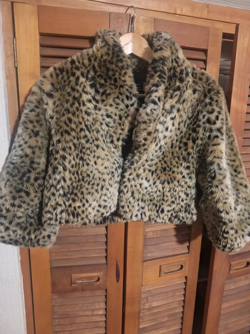 Chaqueta de piel sintética con estampado animal - 1