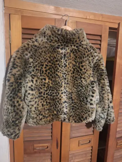 Chaqueta de piel sintética con estampado animal - miniatura 2