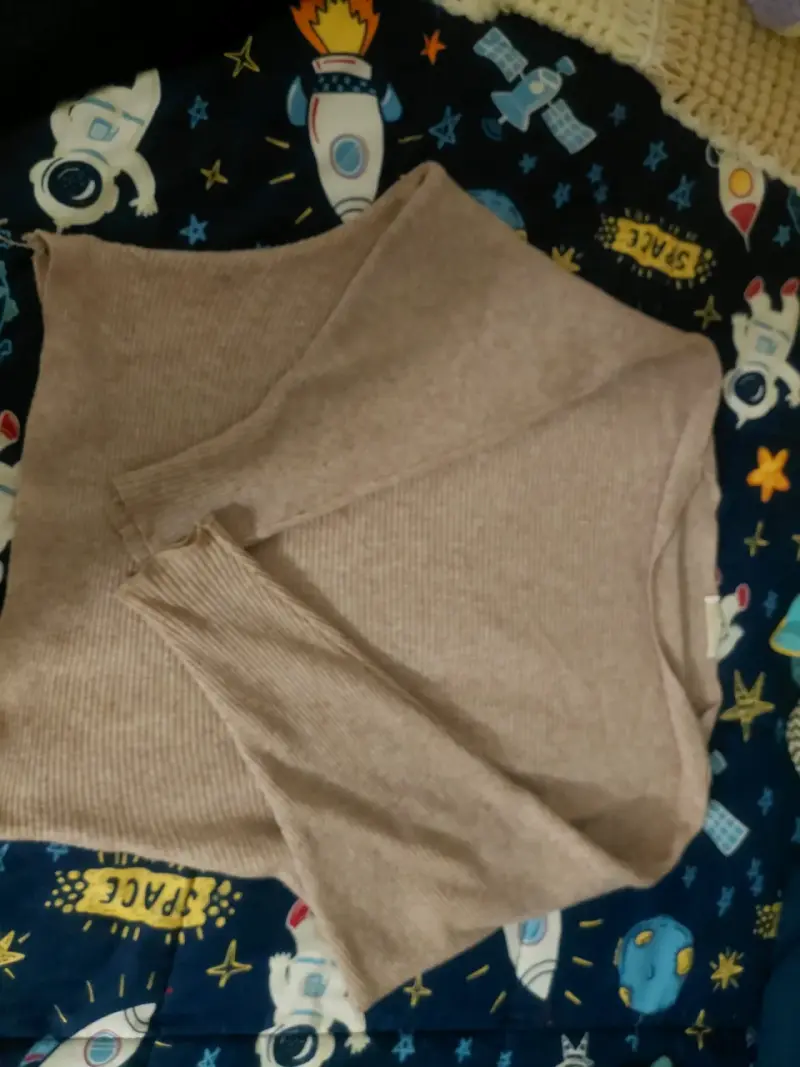 Suéter de punto beige para mujer stand - 2