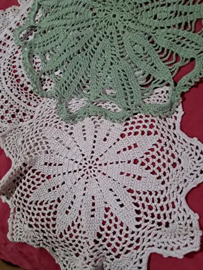 Set de tapetes tejidos a crochet en colores pastel - miniatura 3