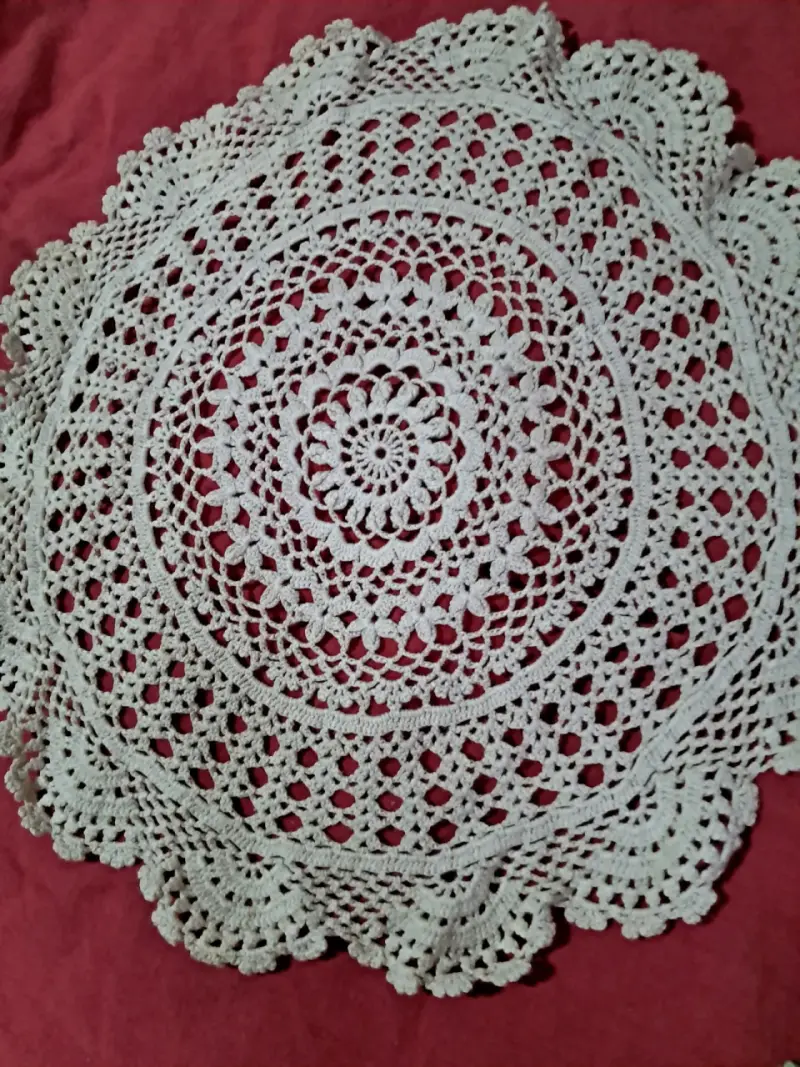 Tapete de crochet redondo hecho a mano