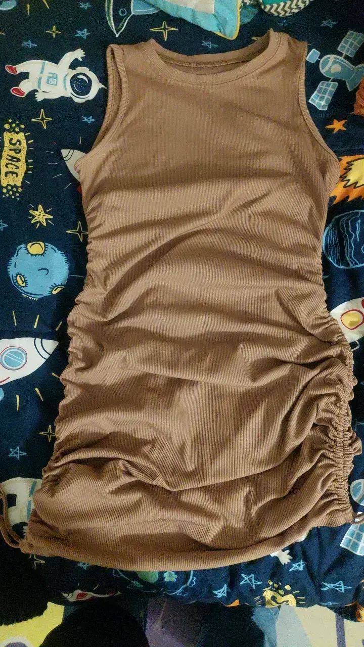 Vestido ajustado sin mangas color café claro - 1