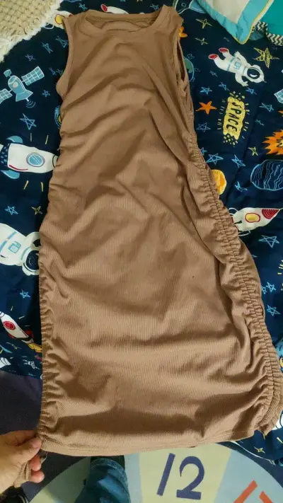Vestido ajustado sin mangas color café claro - miniatura 4