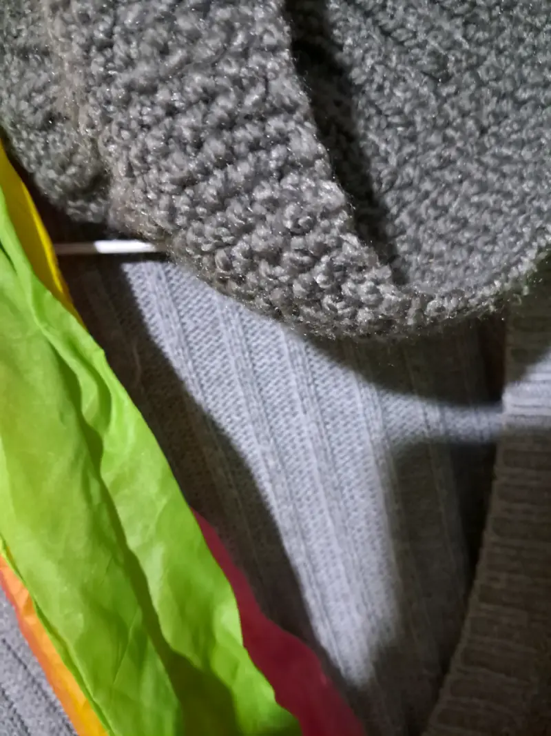Suéter de lana gris para invierno - 1