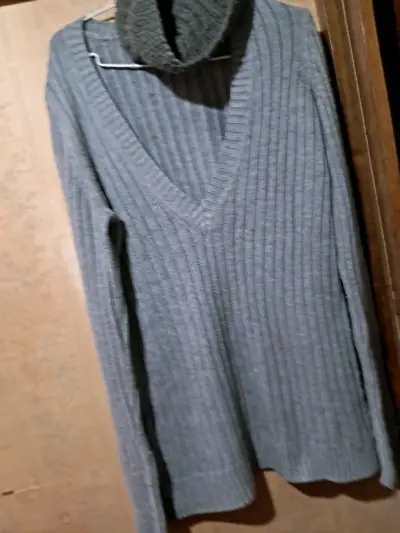Suéter de lana gris para invierno - miniatura 2