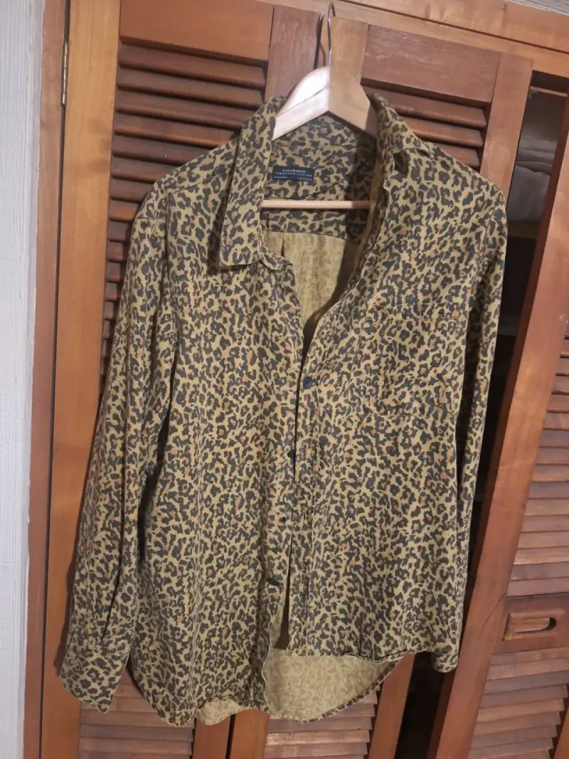 Camisa Zara de mujer estampado leopardo - 1