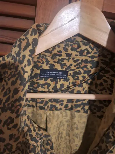 Camisa Zara de mujer estampado leopardo - miniatura 3