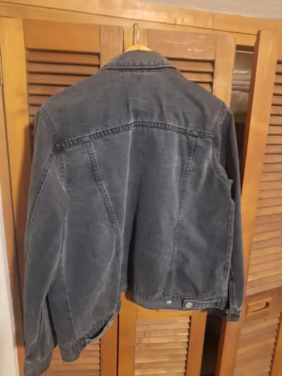 Chaqueta de mezclilla negra para mujer - miniatura 2