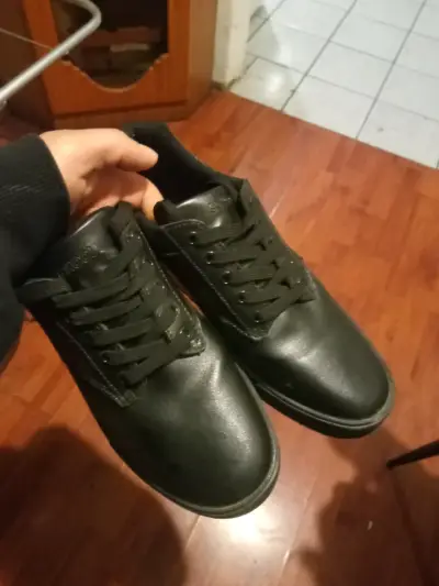Zapatillas negras de cuero para hombre - miniatura 1