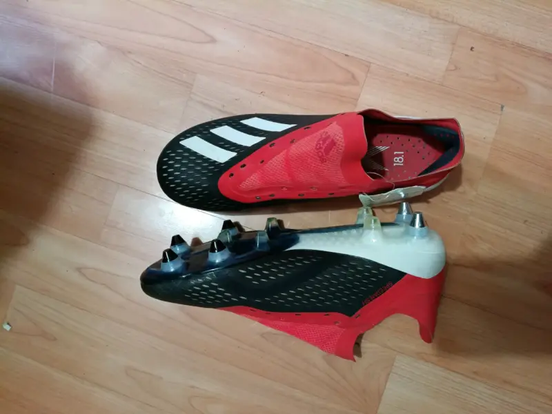 Botines de fútbol Adidas rojos con toperoles - 5