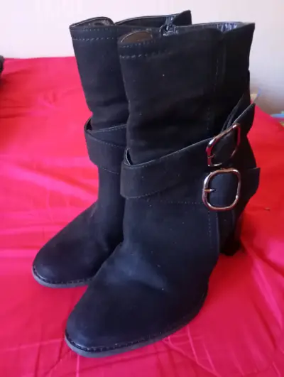 Botines negros de gamuza con hebillas - miniatura 1