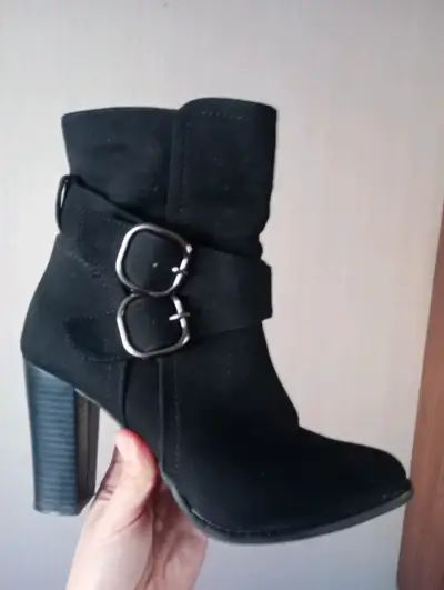 Botines negros de gamuza con hebillas - miniatura 2